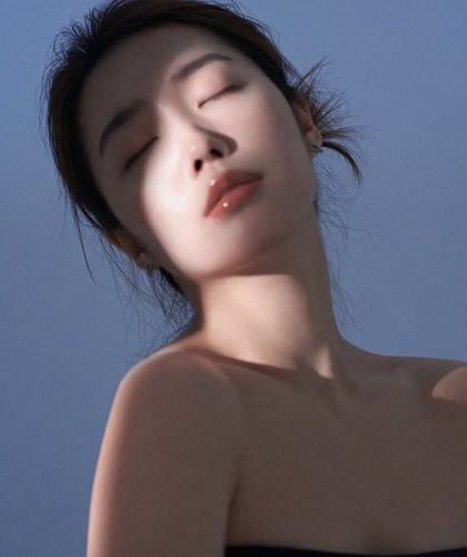 《穿成龙傲天男主的黑月光》