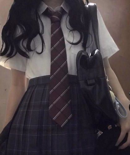 by[np  完结]《嫁入豪门后成为权贵共妻(nph)》 作者：华云